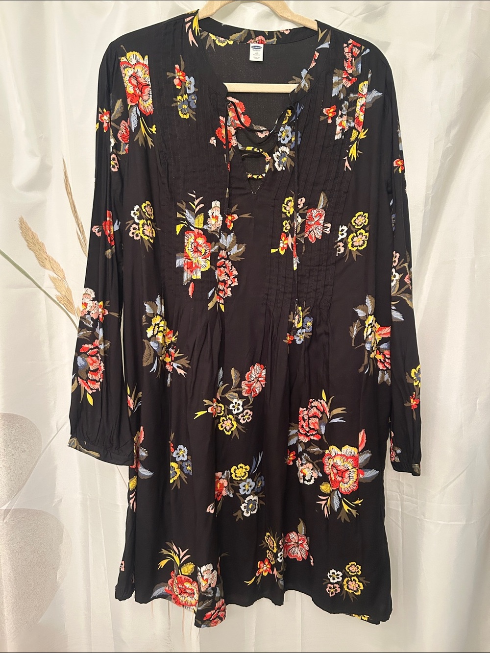 Old Navy Black Long Sleeve Floral Lace-Up Tunic Dress